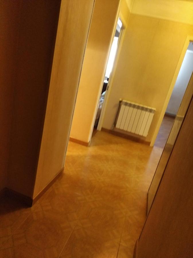 3 Room Apartment In Small Center Of Jerevan Buitenkant foto