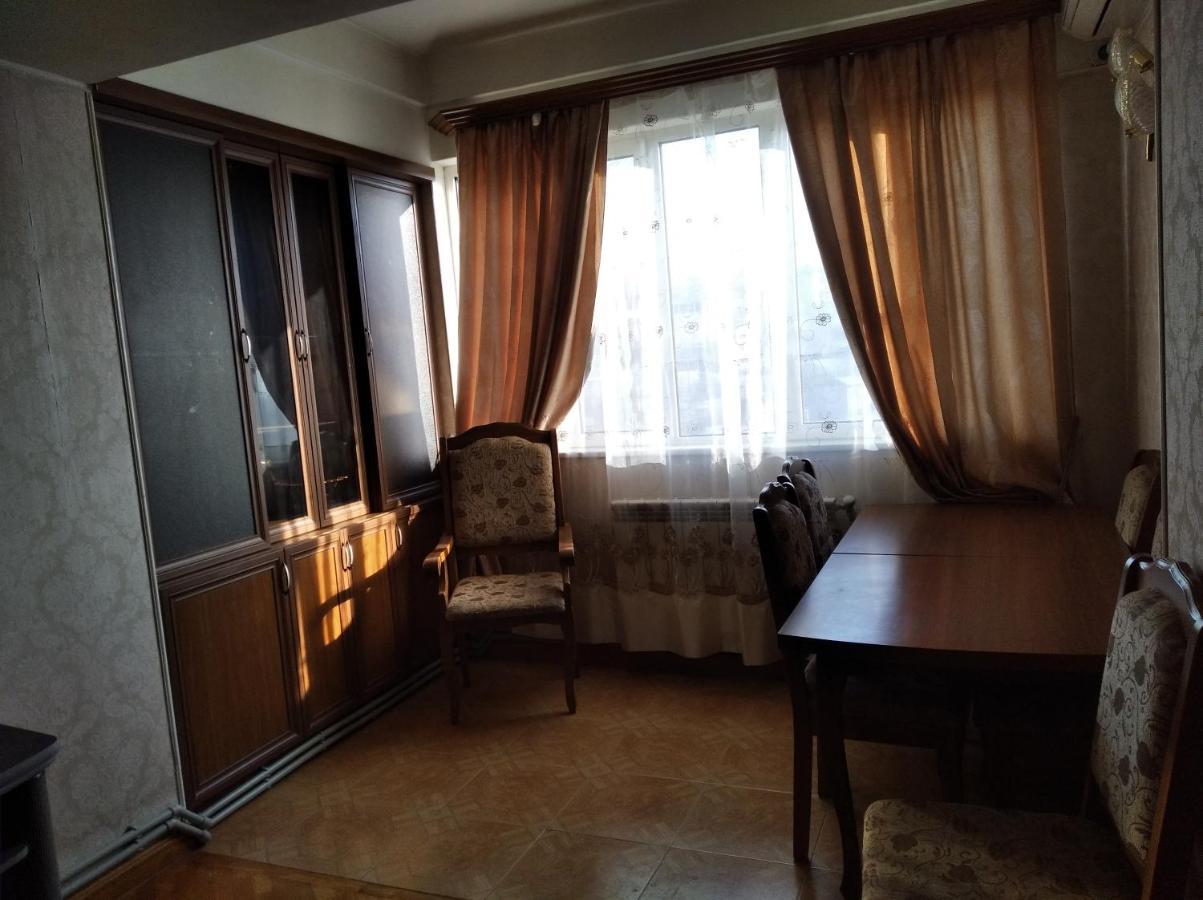 3 Room Apartment In Small Center Of Jerevan Buitenkant foto