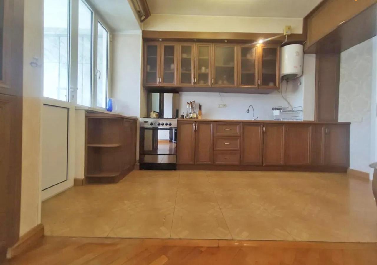 3 Room Apartment In Small Center Of Jerevan Buitenkant foto