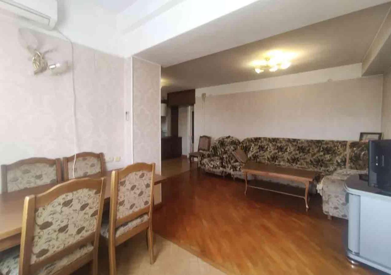 3 Room Apartment In Small Center Of Jerevan Buitenkant foto